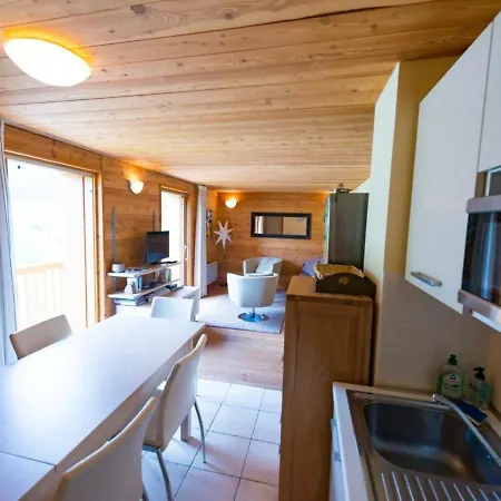 Grand 3 Chambres, Balcon, Cuisine Equipee - Fr-1-330f-122 * 르몬티얼레벵즈